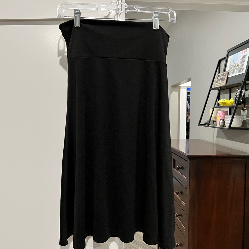 LulaRoe skirt in solid black. S